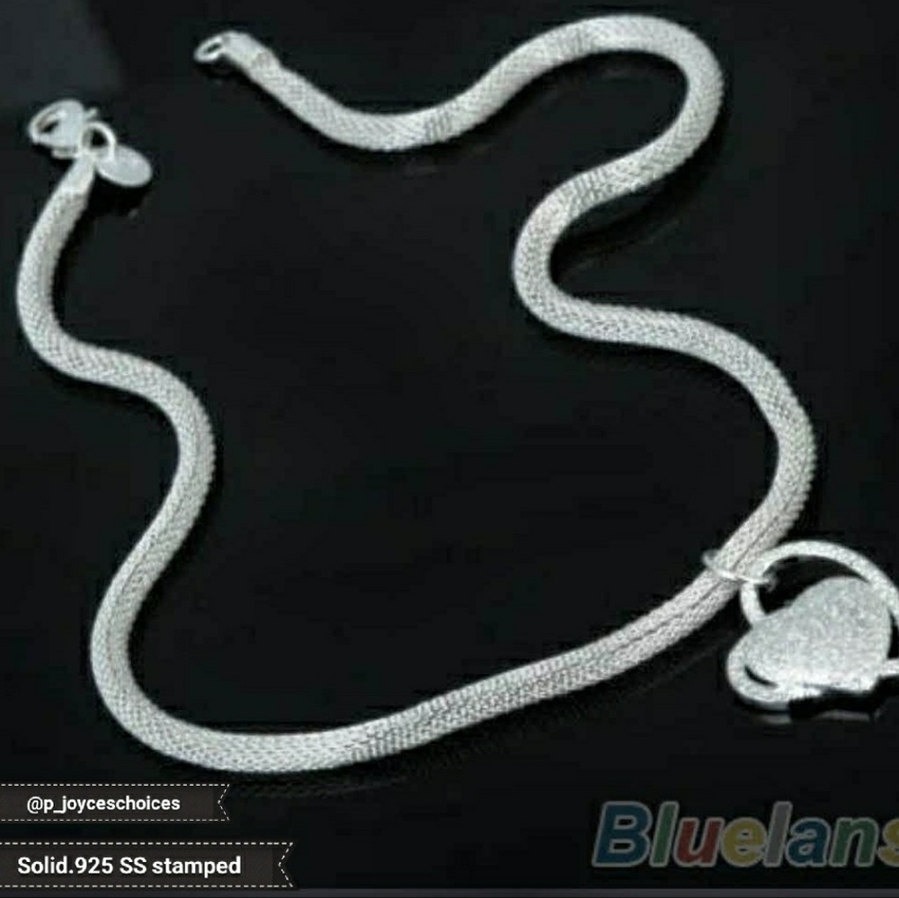 Only 1 left ~Beautiful mesh chain heart necklace - Picture 2 of 4